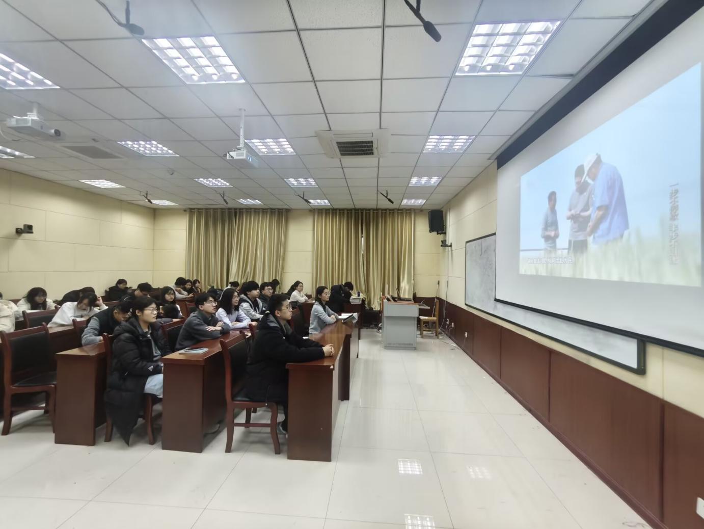 研究生第六党支部集体学习1